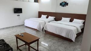 Giường trong phòng chung tại Ocean luxe inn