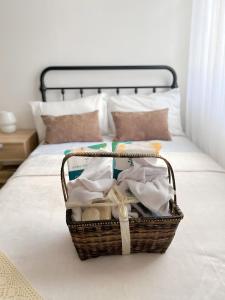 Una cama o camas en una habitación de Serene Stay in Royal Palms Tres Panglao 1409 31 fotos más