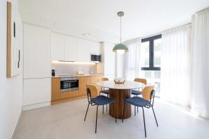 Køkken eller tekøkken på Luxury and comfort next to the beach