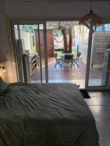 En eller flere senge i et værelse på Bungalow Fleur de Tiaré