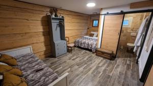 Ένα ή περισσότερα κρεβάτια σε δωμάτιο στο Gite du Prinas