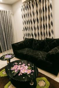 Χώρος καθιστικού στο Secure and Cozy apartment in Magodo GRA Phase 2