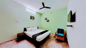 a bedroom with a bed and a ceiling fan at Aruna homes -Lakshana- Thanjavur in Thanjāvūr