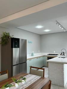 Køkken eller tekøkken på Pousada Morada Madu, No Centrinho Da Praia do Rosa