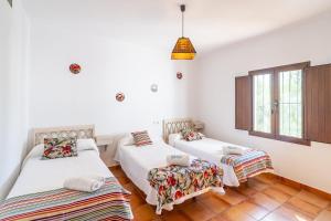 Ένα ή περισσότερα κρεβάτια σε δωμάτιο στο Cubo's Casa Rural La Camorra Cortijo el Puntal +50 φωτογραφίες