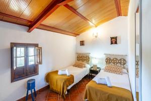 Ένα ή περισσότερα κρεβάτια σε δωμάτιο στο Cubo's Casa Rural El Castillo Cortijo el Puntal