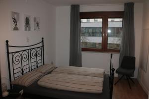 Ένα ή περισσότερα κρεβάτια σε δωμάτιο στο Charmantes Bauernhaus mit modernem Komfort