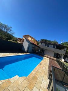 Бассейн в Chácara da Sol 10 pessoas или поблизости