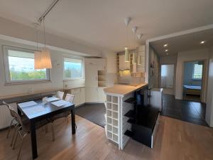 a kitchen and living room with a table and a dining room at Apartament przy szpitalu CZMP Łódź in Łódź