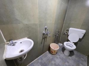 Koupelna v ubytování Peter's Guest House + 14 fotografií