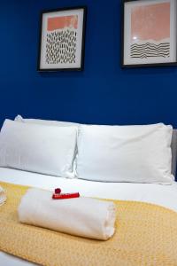 Ένα ή περισσότερα κρεβάτια σε δωμάτιο στο West Apartment