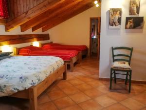 Ένα ή περισσότερα κρεβάτια σε δωμάτιο στο Vers le bois