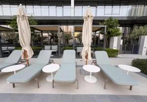 Гостиная зона в Grande-5703,2 BHK Down Town, Dubai