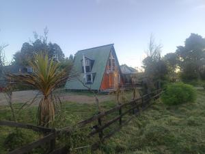 El edificio en el que está la casa vacacional