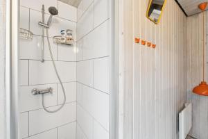 Feriehus 1140 في سوندرفيغ: حمام به شطاف وبلاط ابيض +23 صورة