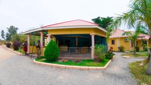 Budova, kde se hotel nachází + 3 fotografie