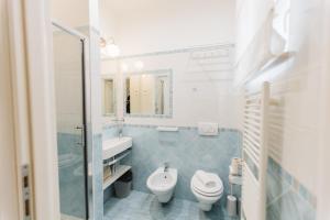 Ένα μπάνιο στο Mediterranea Sea House +68 φωτογραφίες