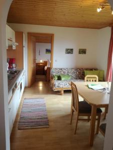 Kuchyň nebo kuchyňský kout v ubytování Ferienhof Hochbrandt