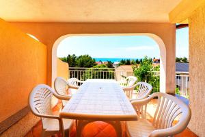 Μπαλκόνι ή βεράντα στο Visy in Center Novalja with Pool