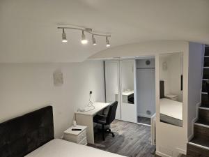 En eller flere senge i et værelse på La suite - Rue droite