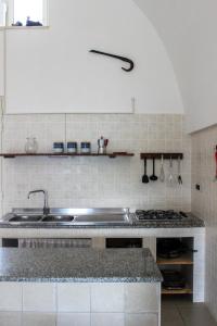 Kuchyň nebo kuchyňský kout v ubytování Borgo Tortorella by IL PUMO DI PUGLIA + 97 fotografií