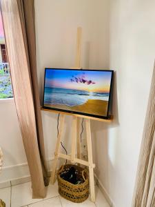 Et tv og/eller underholdning på Maison Beauséjour + 39 billeder