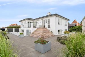 O grădină în afara Eksklusiv Ferieoase Med Plads Til Hele Familien, Med Udsigt Til Fjorden