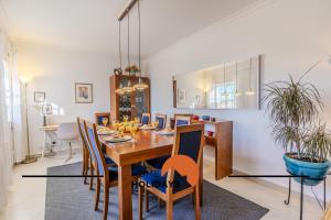 Χώρος καθιστικού στο #056 Old Post Office by Home Holidays