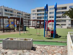 Herní místnost nebo prostor pro děti v ubytování DEPARTAMENTO AVENIDA PACIFICO. SECTOR PUERTA DEL MAR