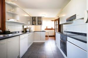 Η κουζίνα ή μικρή κουζίνα στο Gabi enea Ideal para familias