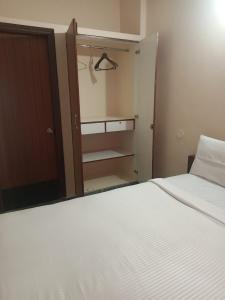 En eller flere senge i et værelse på Madison's Suites + 33 billeder