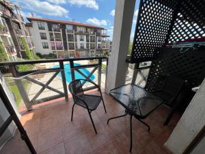 En balkon eller terrasse på Camping Gradina Sunny Bay Appartment