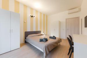 En eller flere senge i et værelse på Moderna stanza 2 con terrazza vicino alla Stazione