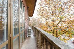 En balkon eller terrasse på Moderna stanza 2 con terrazza vicino alla Stazione