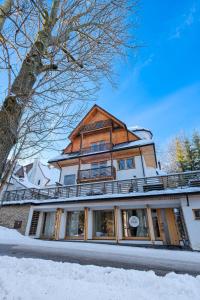 El edificio en el que está el apartahotel
