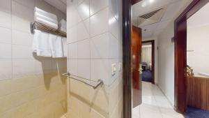 Ένα μπάνιο στο Al Ansar Platinum Hotel فندق الأنصار بلاتينوم