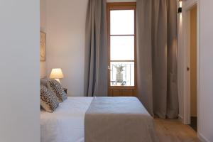 En eller flere senge i et værelse på Barcelona - Gracia 5-B + 28 billeder