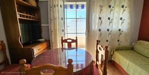 a living room with a table and a couch at Apartamentos Wily y Mavi in San José