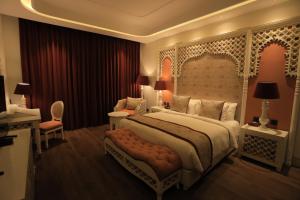 Postel nebo postele na pokoji v ubytování Hotel The Royal Venetian