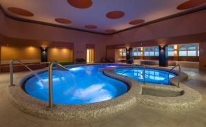 a large hot tub in a hotel room at Hunguest Hotel Flóra in Eger