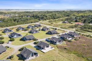 Feriehus 1143 في Nørby: اطلالة جوية على منزل مع ساحة +21 صورة