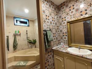 Et badeværelse på Villa Jasmine 2BR with pool + 10 billeder