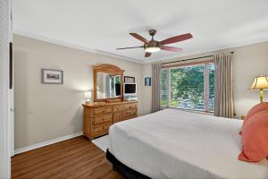 Ένα ή περισσότερα κρεβάτια σε δωμάτιο στο SG6A: 6A Seagrove Villa +28 φωτογραφίες