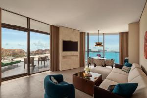 TV/trung tâm giải trí tại SO/ RAS AL KHAIMAH HOTEL & RESORT