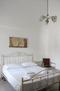 Postel nebo postele na pokoji v ubytování Borgo Tortorella by IL PUMO DI PUGLIA