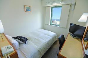 Postel nebo postele na pokoji v ubytování 青森フォレストホテル アネックス + 27 fotografií