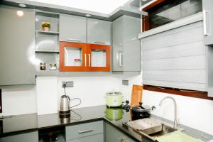 Η κουζίνα ή μικρή κουζίνα στο Blue Sky Villa Ahangama