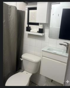 Koupelna v ubytování Local Nest in San Juan + 13 fotografií