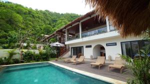 Hồ bơi trong/gần Aman Amed Lima 3BR Villa w Panoramic Ocean Views