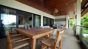 Khu vực ghế ngồi tại Aman Amed Lima 3BR Villa w Panoramic Ocean Views